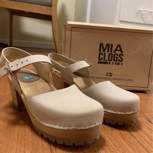MIA ABBA clogs in Old Rose, size 11